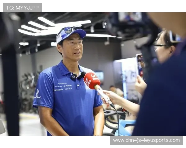 球员在赛后接受采访分享比赛心得与体会，球队采访