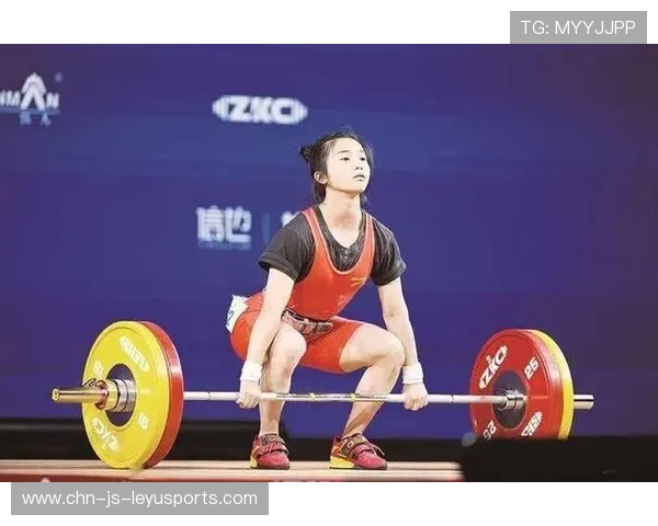 举重俱乐部完善青少年训练的阶段性评估与家校通报，青少年举重队